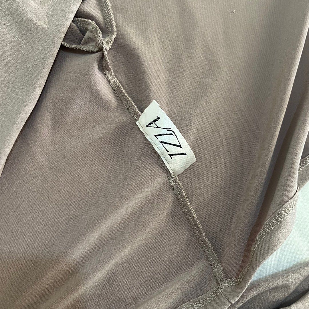 IZZA NUDE CARDIGAN (Category: Coats, Jackets and Outerwear) located in Pasig City. Submitted by aceecastillo (Listing ID 1227285238, Image 3). Description: Original Price: PHP 1200 Fits up to Medium.