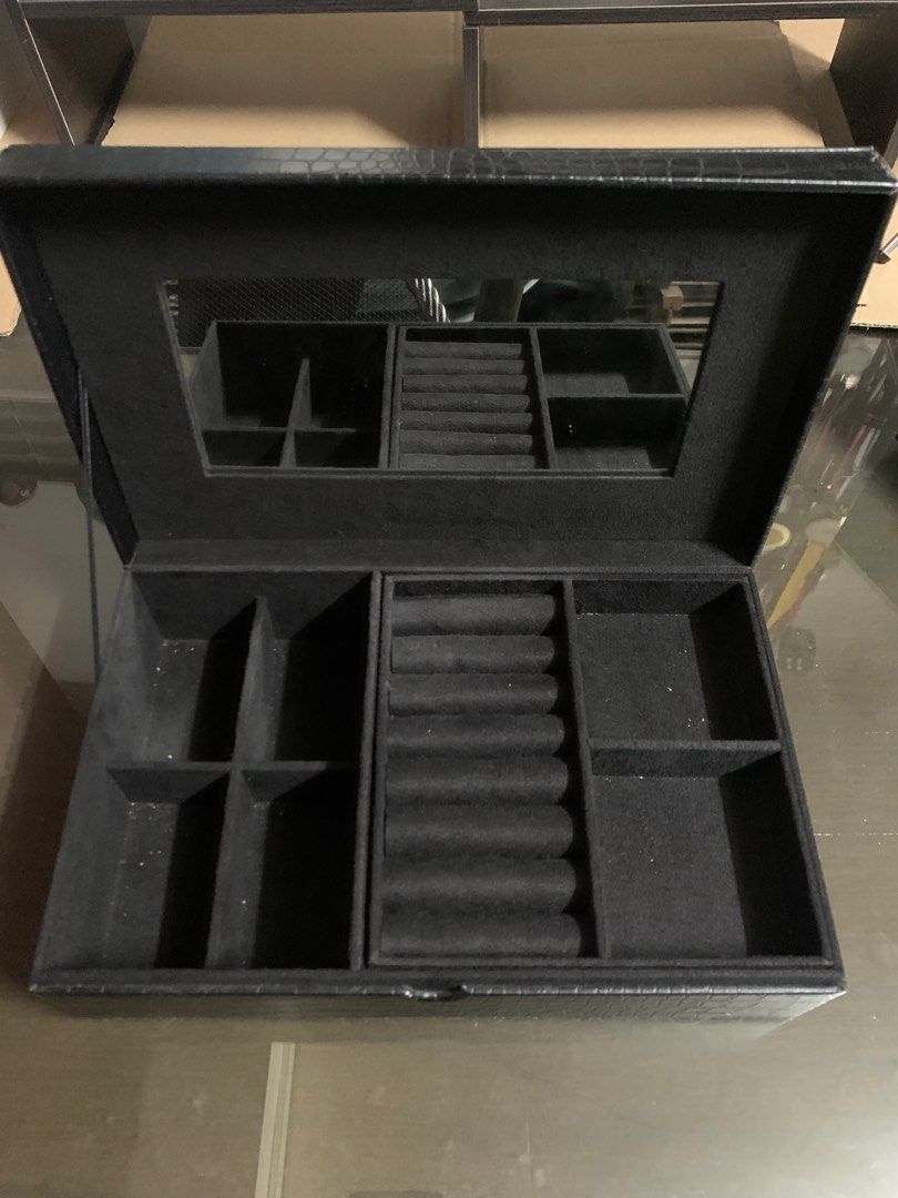Jewelry Box and Watch Box (Category: Accessory Holder, Box & Organizers) located in Del Monte. Submitted by jojedi (Listing ID 1227250671, Image 1). Description: Jewelry Box Black .