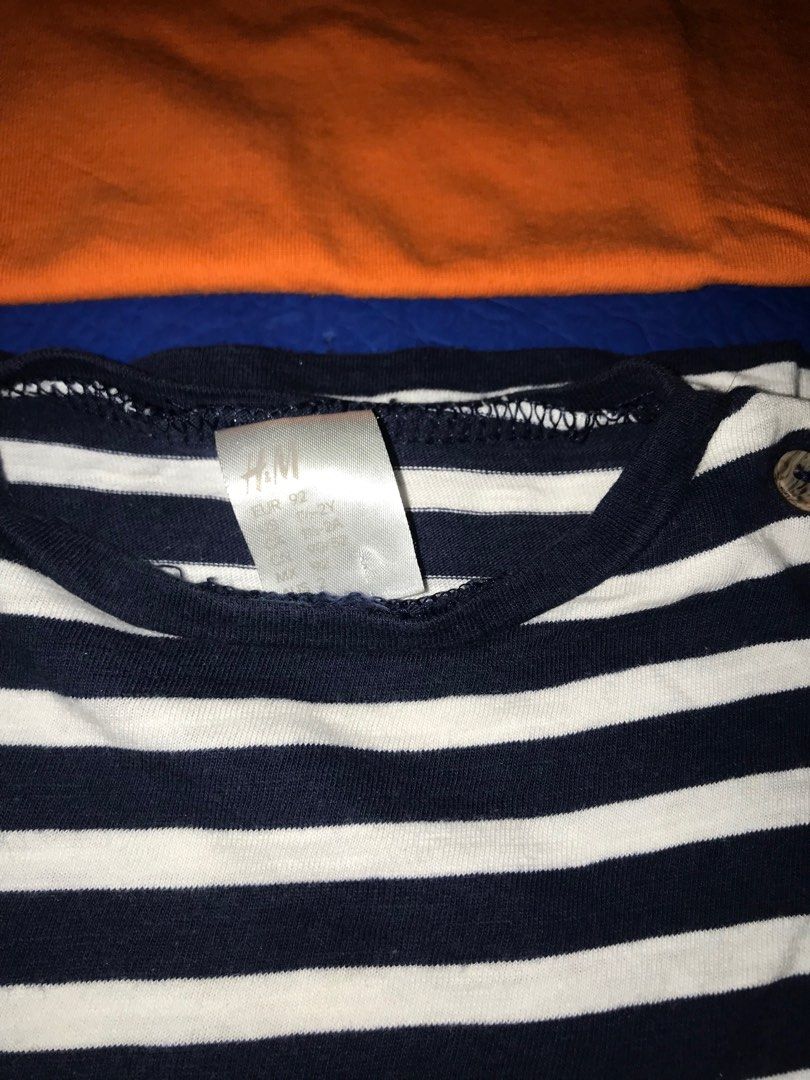 Juniors and H&M shirt (Category: Babies & Kids Fashion) located in Manila. Submitted by momof3munchkins (Listing ID 1227330590, Image 3). Description: Like new used once at mall no issue ate all! Size : 2 can fit to 1yr old up but depends on the body of your child..