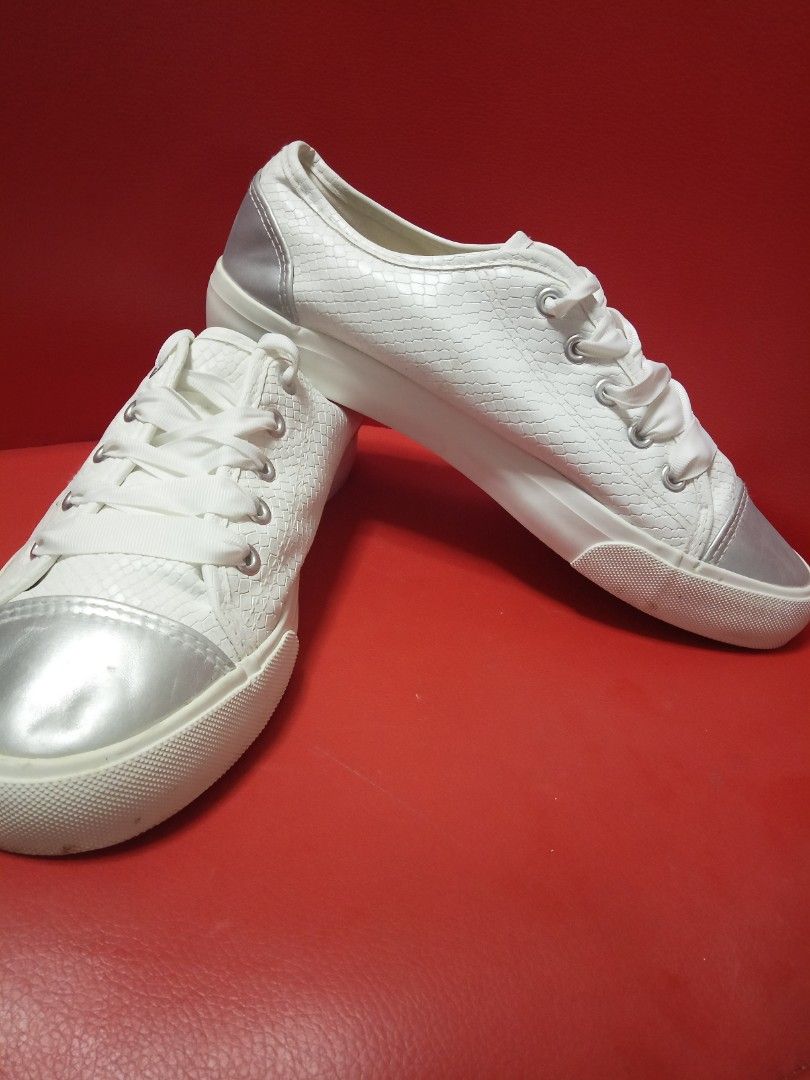 Just jeans sneakers