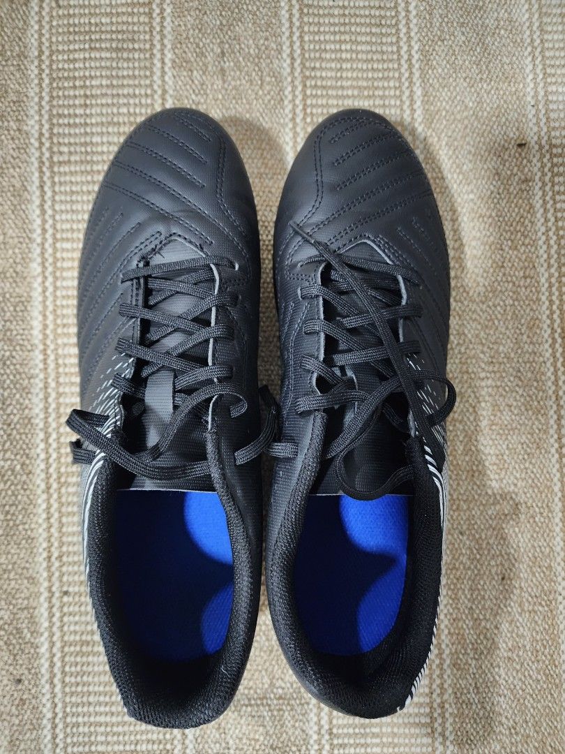 Kipsta Soccer Boots, Men's Fashion, Footwear, Boots on Carousell