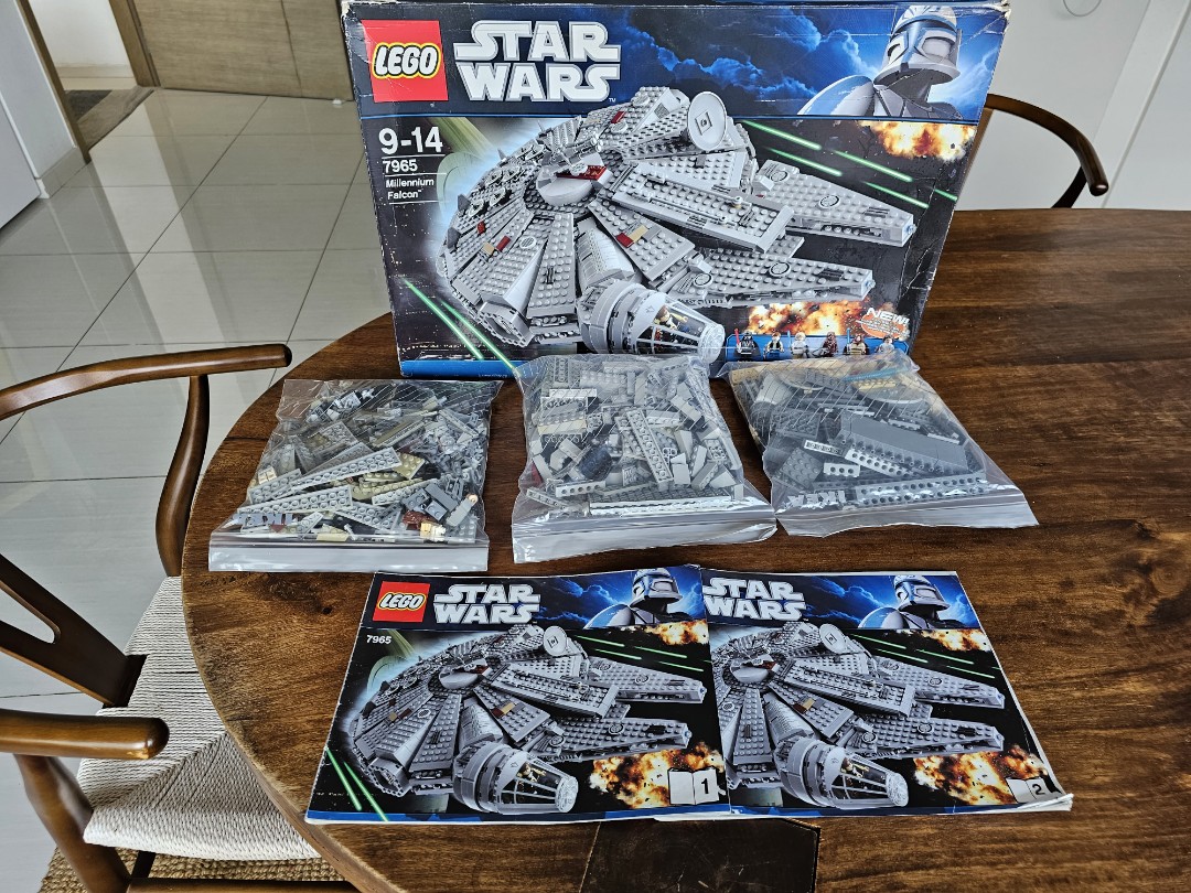 Lego Star Wars 7965 – Millennium Falcon