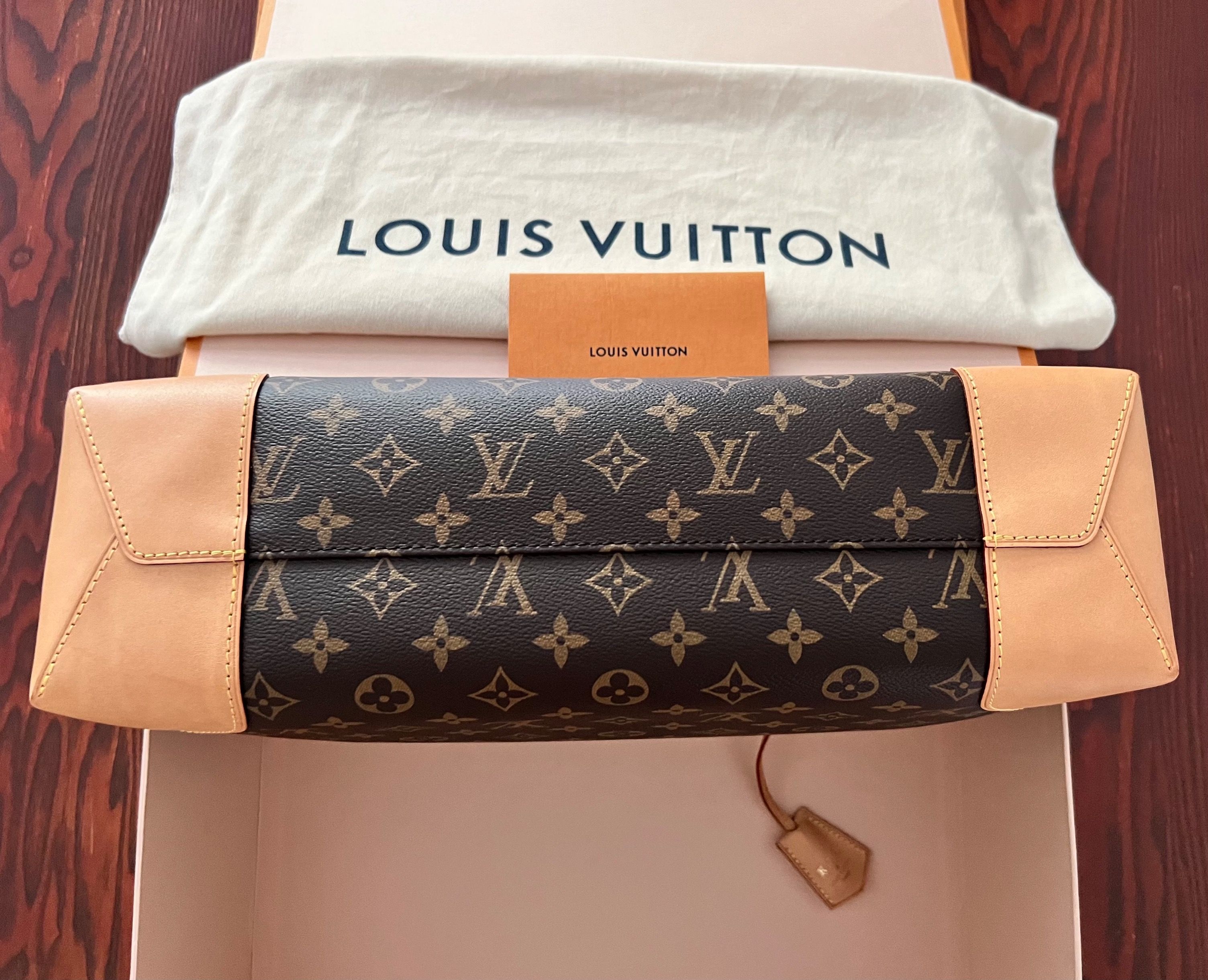 Louis Vuitton Monogram Canvas Berri MM Shoulder Bag (SHF-20906
