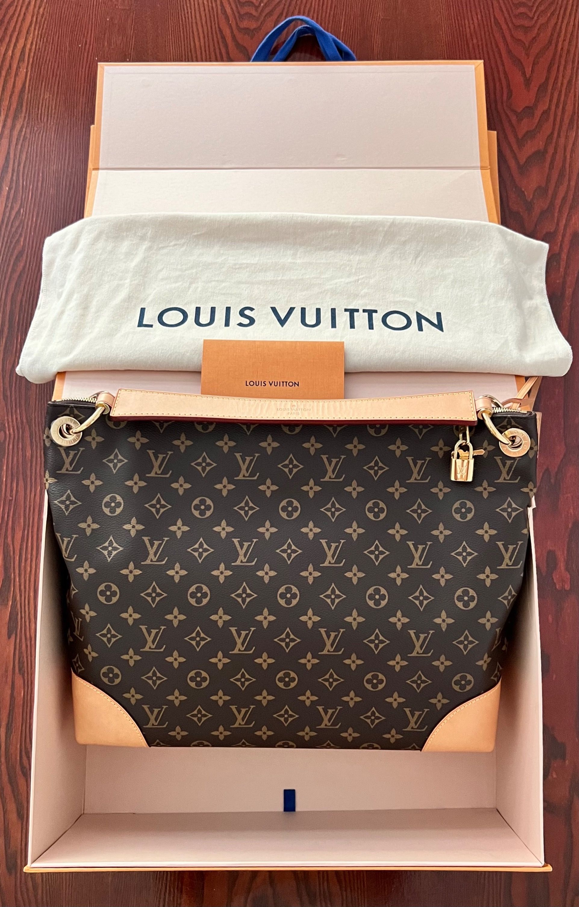 Louis Vuitton Monogram Canvas Berri MM Shoulder Bag (SHF-20906