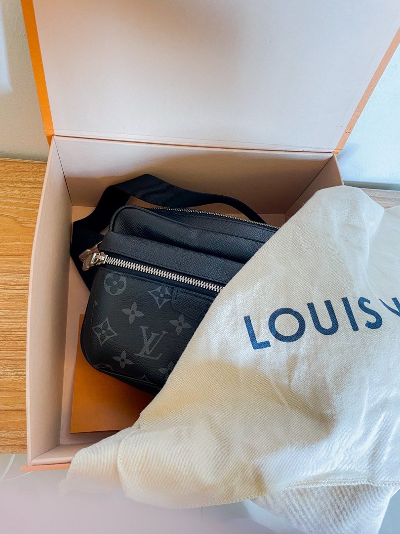 Louis Vuitton White Monogram Taigarama Outdoor Bumbag Leather Pony-style  calfskin ref.640980 - Joli Closet