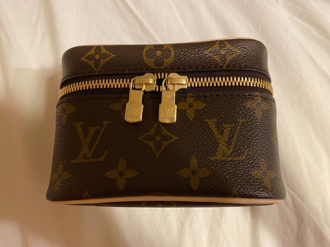 Lv Toiletry Pouch 19 Vs 2600