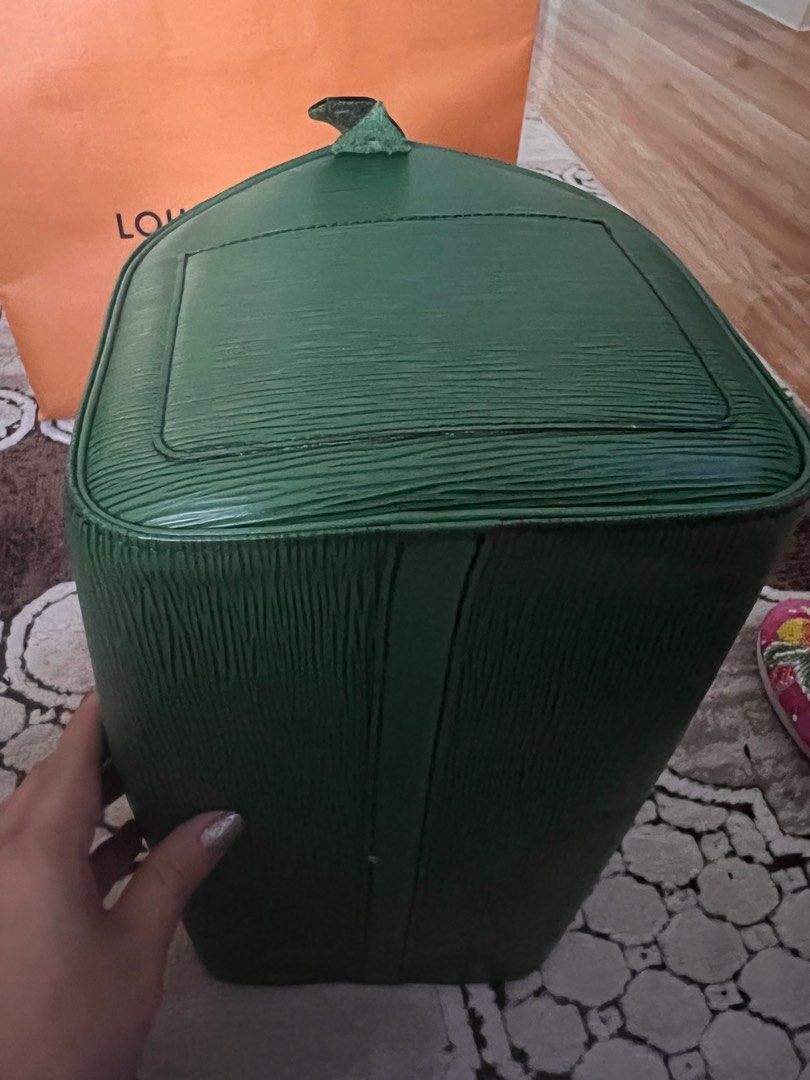 LV Epi Speedy (Category: Luxury Bags & Wallets) located in Taguig. Submitted by ayieabolencia (Listing ID 1227344456, Image 2). Description: Slightly negotiable Open for swap.