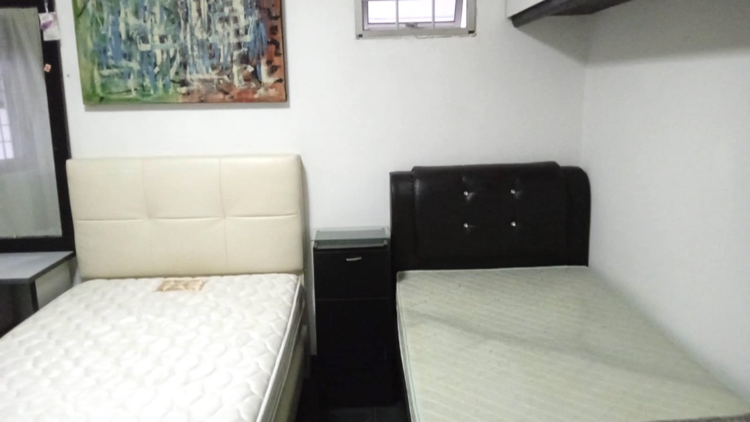 (Category: ) located in . Submitted by your_rental_specialist (Listing ID 1224040896, Image 1). Description: .