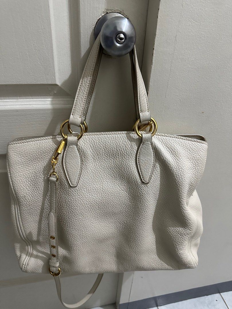 Miu Miu (Authentic) (Category: Luxury Bags & Wallets) located in Quezon City. Submitted by seriliz (Listing ID 1227358721, Image 2). Description: Original preloved Miu Miu bag with signs of use but hardwares are gold, no leather cracks Two way (hand held or may be used with strap).