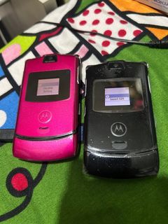 motorola v3 pink and black available