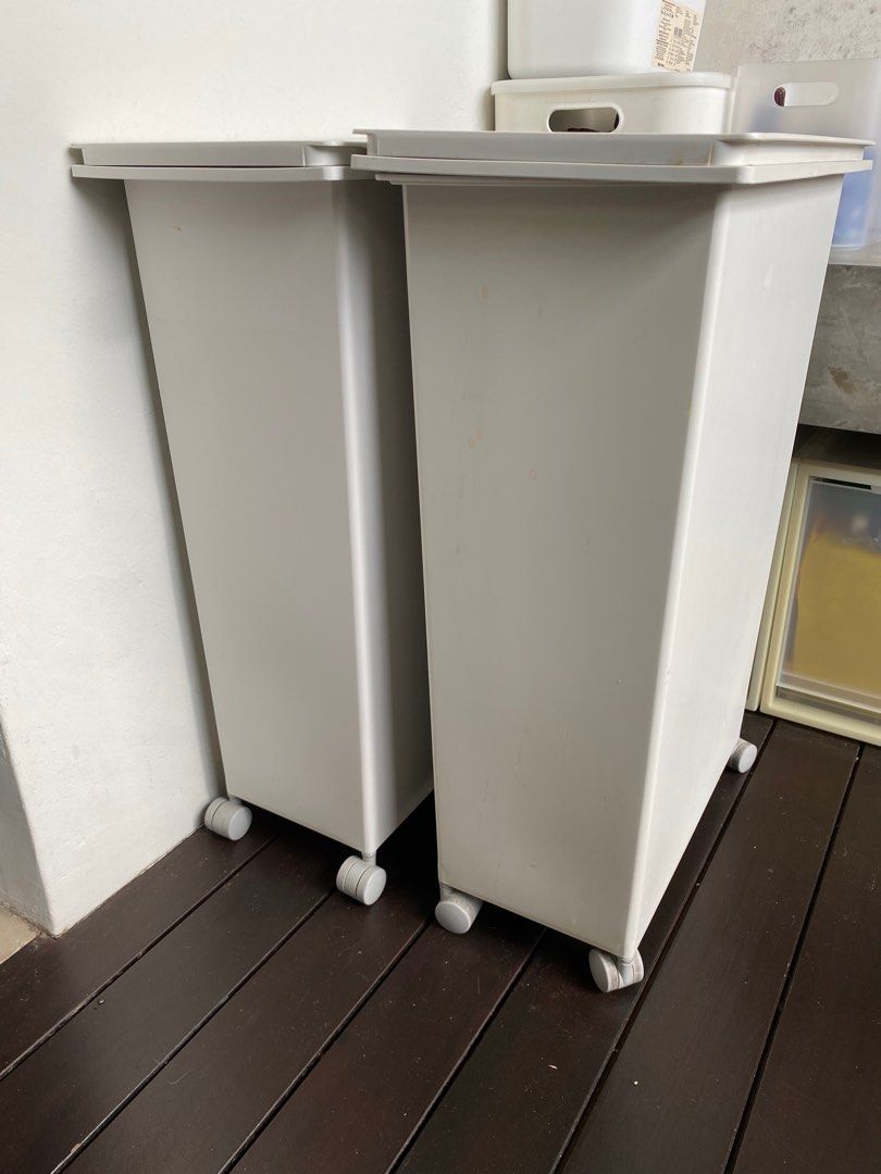 MUJI plastic dust box bin with lid and castor roller storage trash