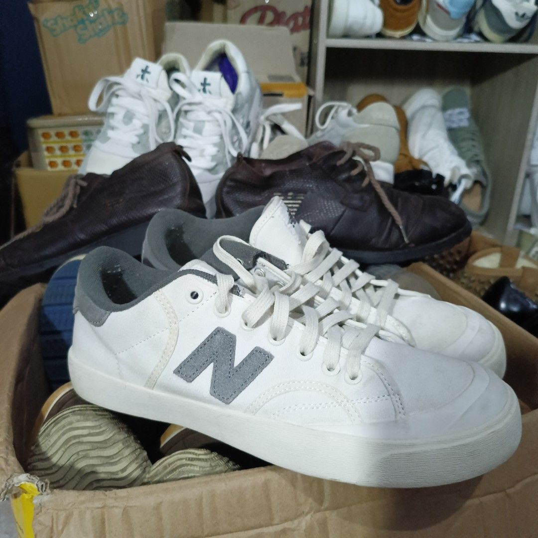New Balance casual 42 Fesyen Pria Sepatu Sneakers di Carousell