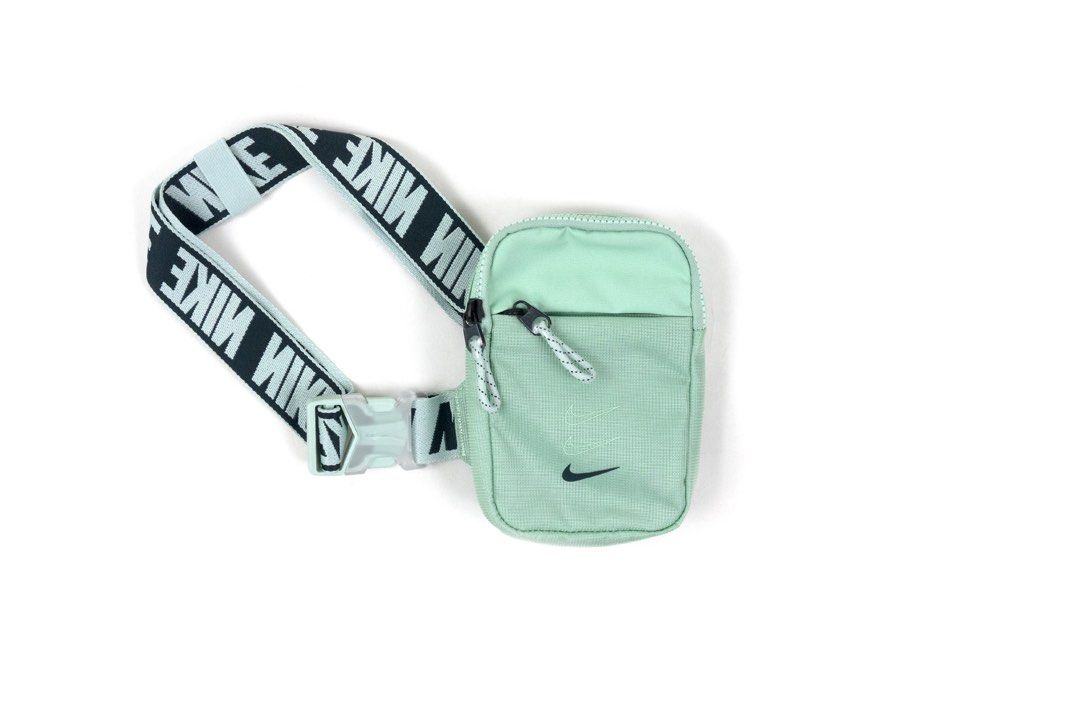 advance small hip pack nike