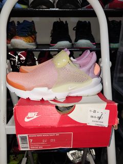 (Category: ) located in . Submitted by shiny_authentic_kickz (Listing ID 1227308003, Image 1). Description: .