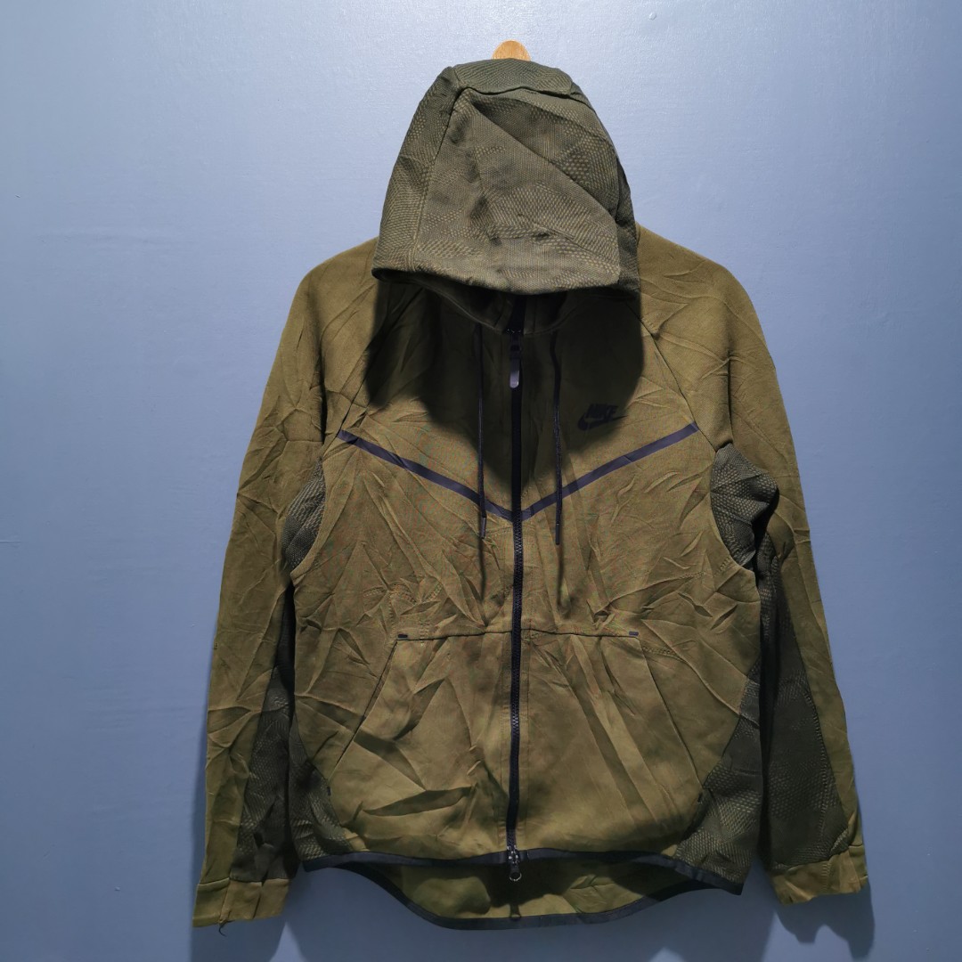 olive green nike tech sweatsuit
