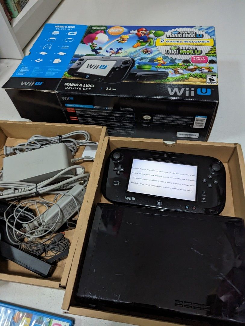 Nintendo Wii U Mario Luigi deluxe set with all items and include game