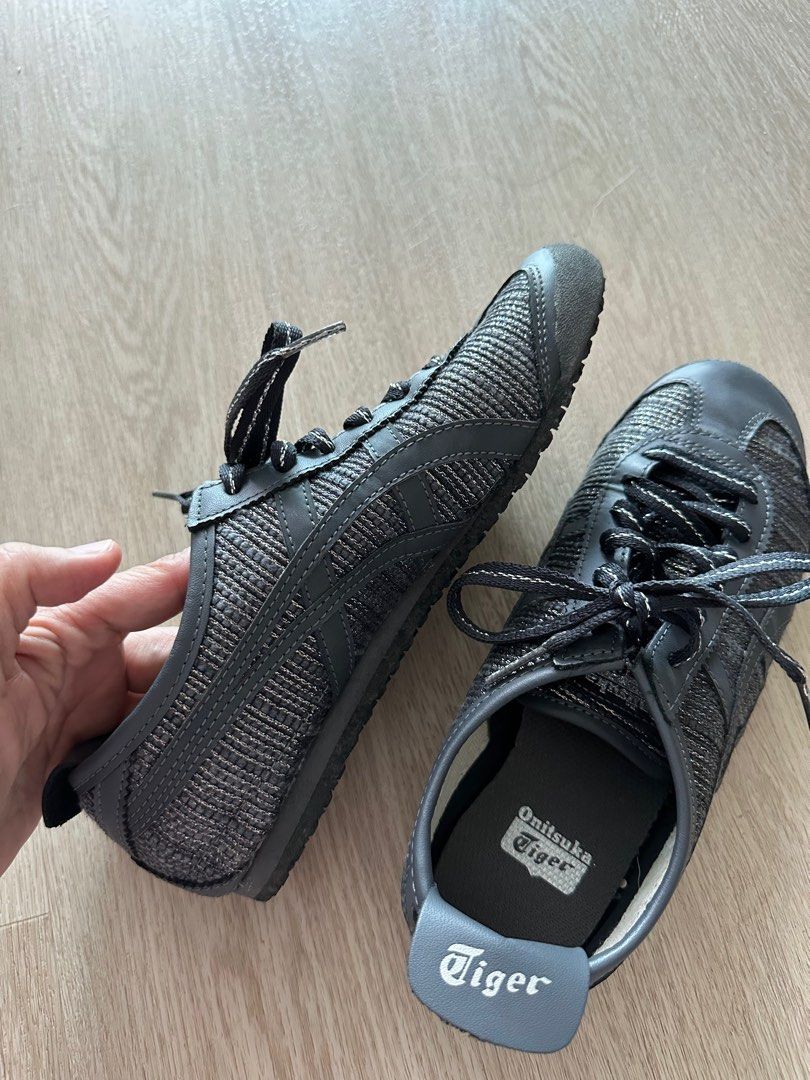 Onitsuka Tiger (Category: Sneakers) located in Singapore. Submitted by laykee (Listing ID 1227401156, Image 3). Description: In very good condition. Used only once but was tight.