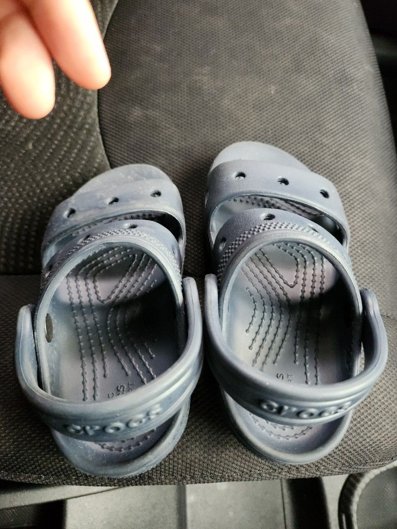 Kids crocs shop size 8