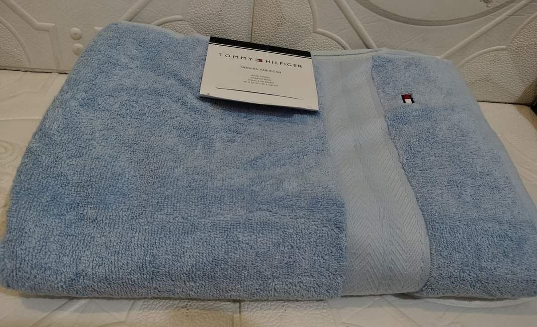 Original Tommy Hilfiger towel (Category: Bath) located in Paranaque City. Submitted by musttryshop_08 (Listing ID 1227257471, Image 1). Description: Original Tommy Hilfiger towel 1500 + sf 30×54 inches Pm me for more details!.