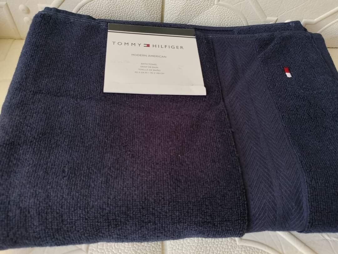 Original Tommy Hilfiger towel (Category: Bath) located in Paranaque City. Submitted by musttryshop_08 (Listing ID 1227257471, Image 2). Description: Original Tommy Hilfiger towel 1500 + sf 30×54 inches Pm me for more details!.