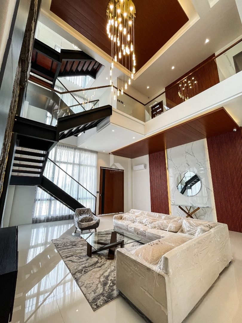 RC Upscale House in South Forbes Silang Cavite near SLEX CALAX compare