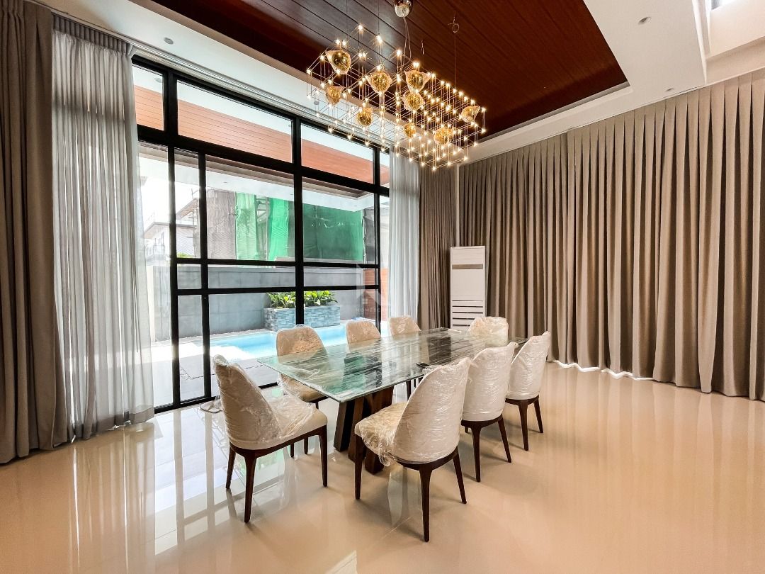 RC Upscale House in South Forbes Silang Cavite near SLEX CALAX compare