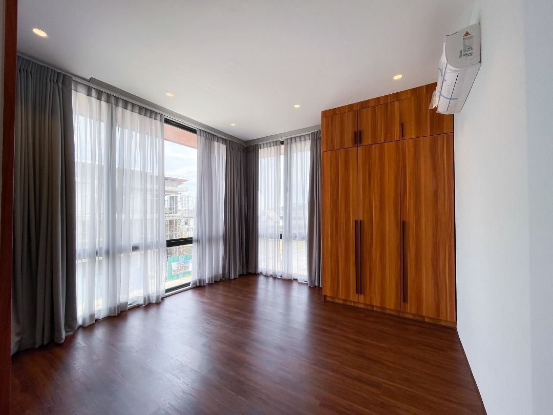 RC Upscale House in South Forbes Silang Cavite near SLEX CALAX compare