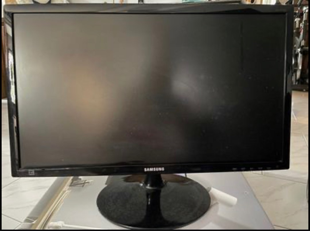 Samsung monitor (S24D300H), Computers & Tech, Parts & Accessories ...