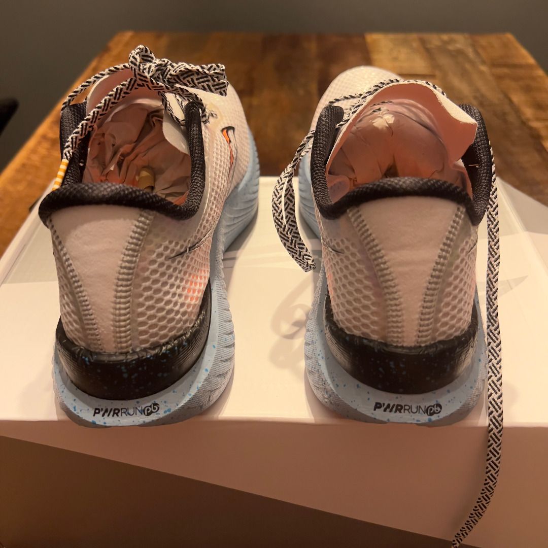 saucony carbon fiber