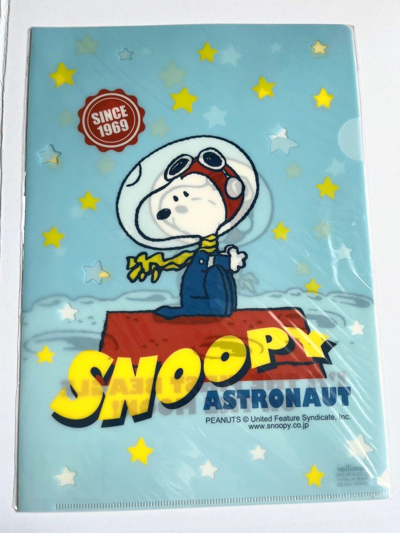 Snoopy Astronaut File Holder (A4), Hobbies & Toys, Stationery & Craft