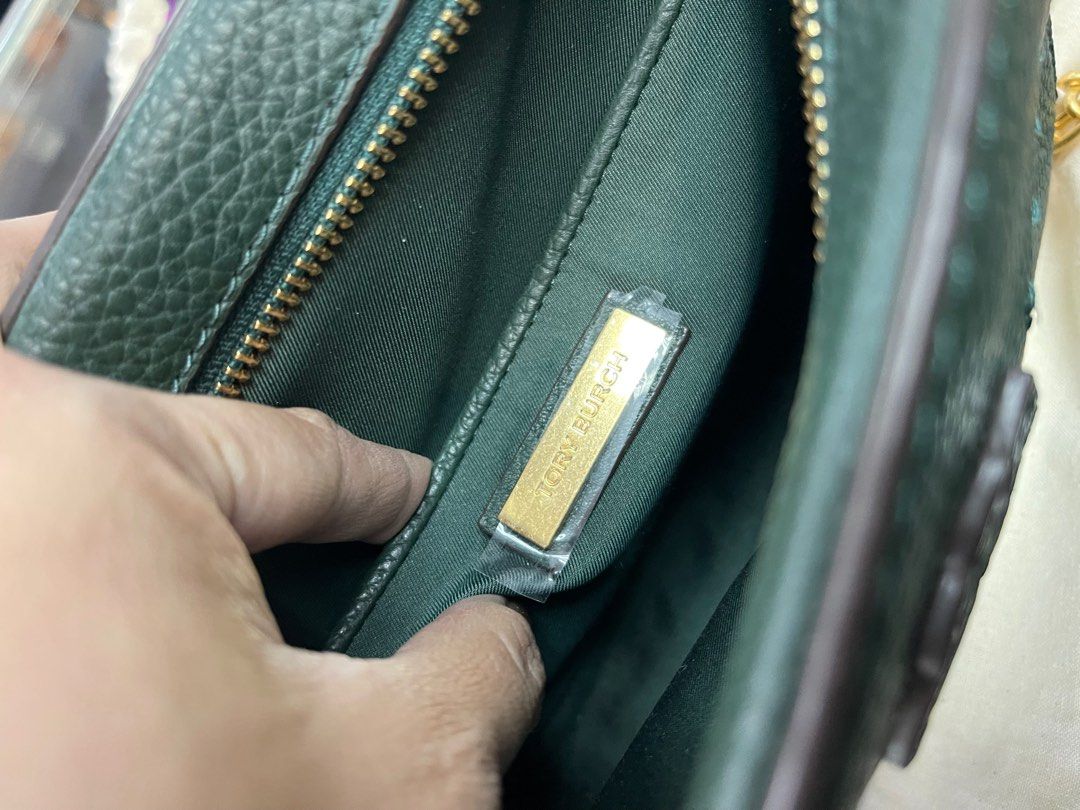 TORY BURCH McGraw Green Camera Bag, Luxury, Bags & Wallets on Carousell