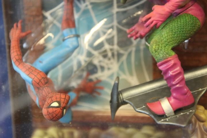 Toybiz Marvel Legends Masterworks Series - Spiderman vs Green Goblin -  Rare, Hobbies & Toys, Toys & Games on Carousell