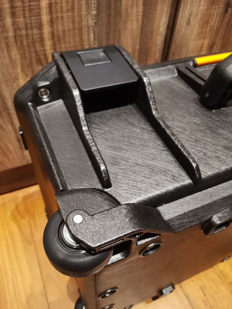 [Vault by Pelican] Rolling Case / Cabin Luggage / Cabin Bag, Hobbies & Toys, Travel, Luggage on