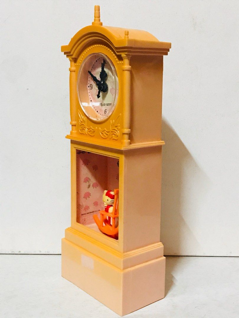 Vintage Hello Kitty Clock with Pendulum on Carousell