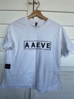 Women’s white tshirt