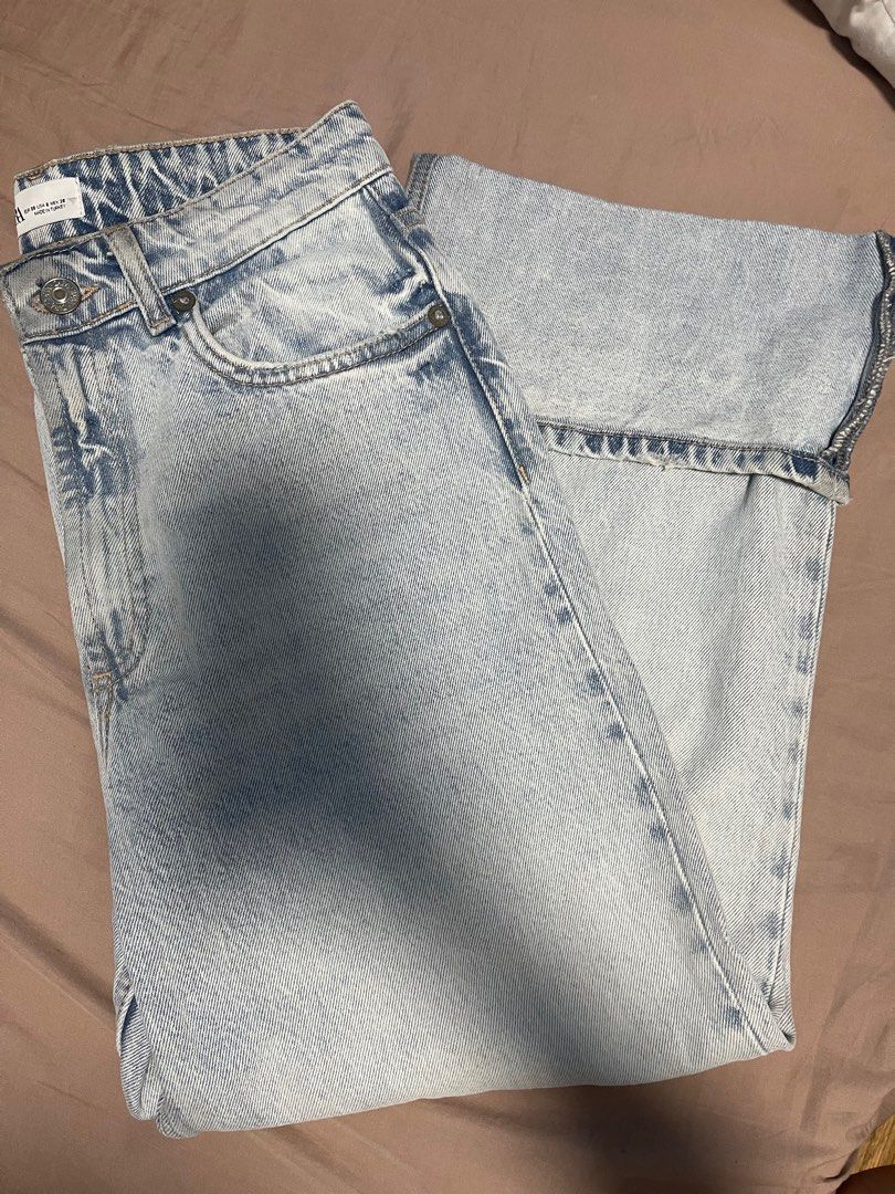 ZARA TURN UP LEG JEANS (Category: Jeans) located in Caloocan City. Submitted by tylean (Listing ID 1227369350, Image 1). Description: bnwot.