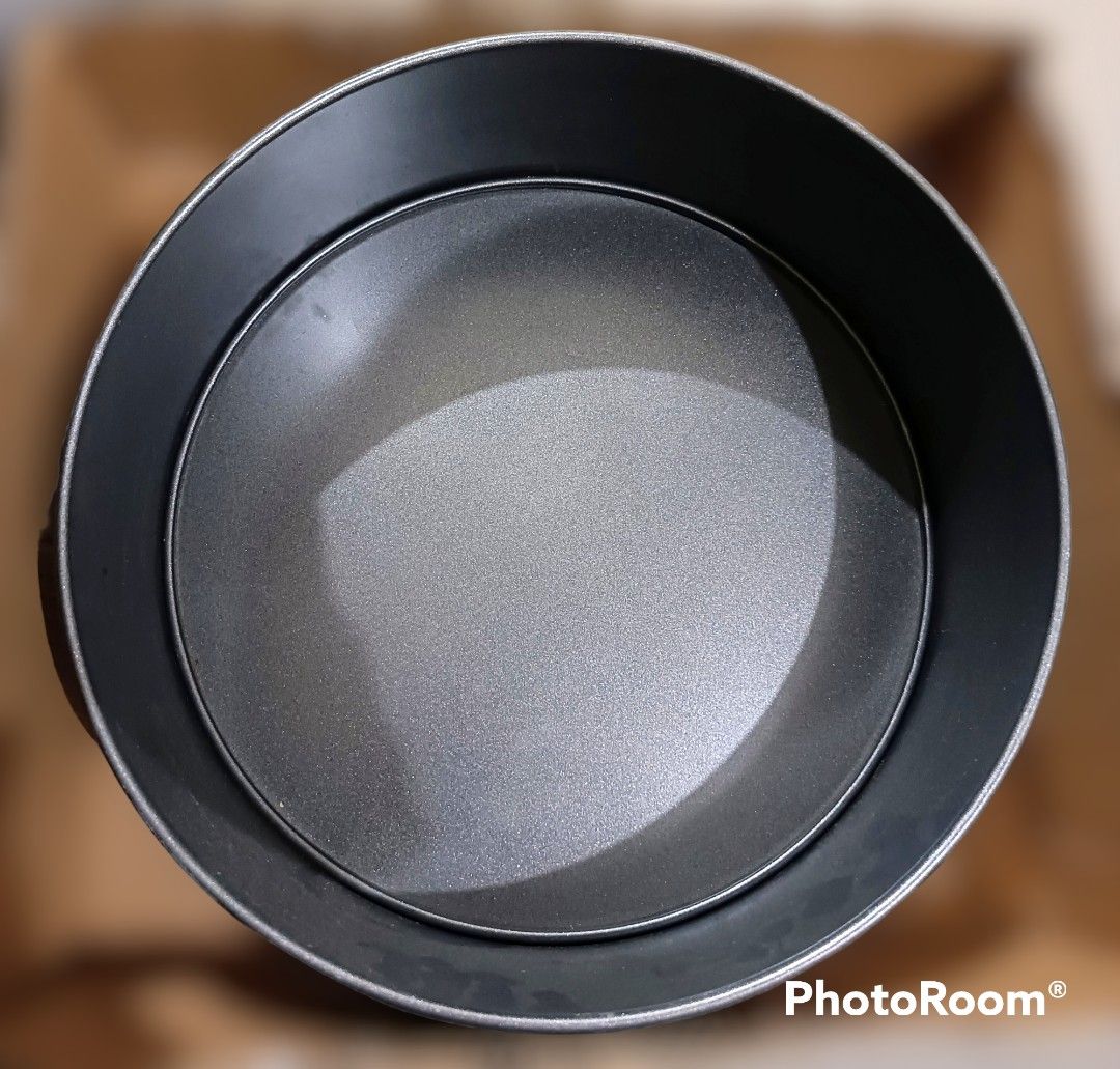 12" Deep Round Cake Tin with Removable Bottom (Gently Used) (Category: Bakeware) located in Las Pinas. Submitted by mirlynncurioshop (Listing ID 1227498557, Image 1). Description: 12" Deep Round Cake Tin with Removable Bottom (Gently Used) Professional giant cake molder/baking tin for your kitchen, bakery, or business. Gently used, no dents or scratches. Will give a free like new SANTA CAKE MOLDER MOLDER/BAKING TIN if picked up right away. (see l
