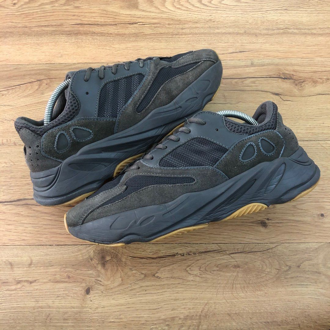 Yeezy 700 10.5 online