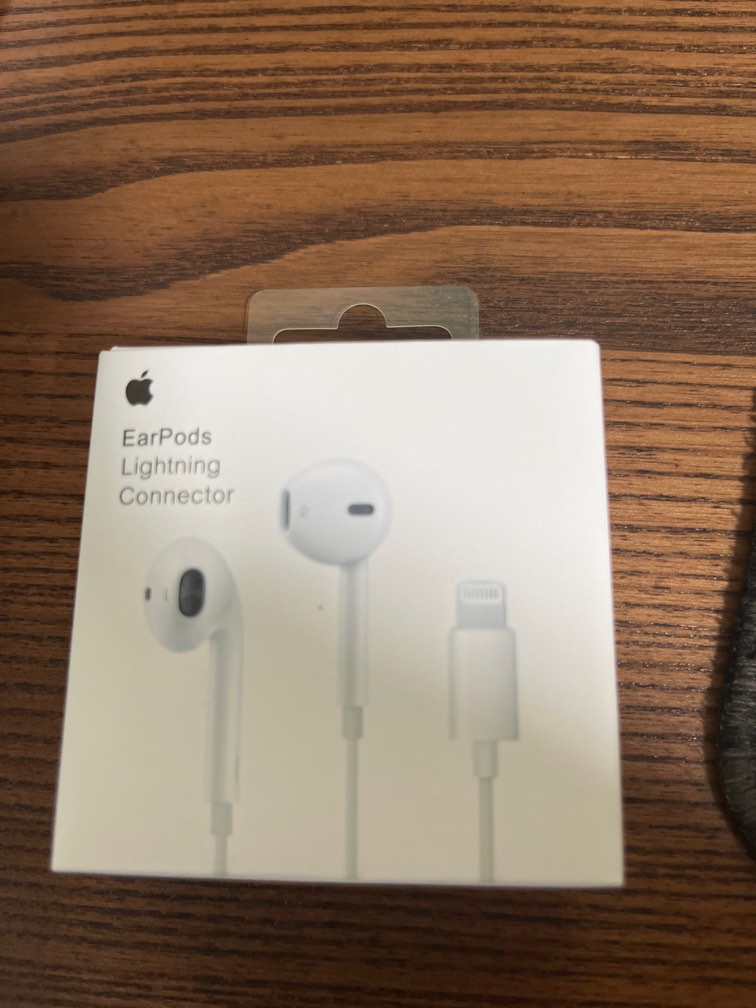 Apple Earpods lightning connector, Audio, Earphones on Carousell