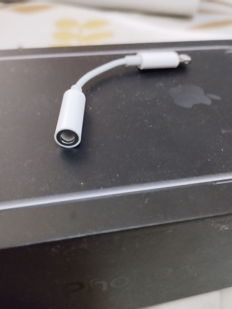 Apple Lightning to 3.5 mm Headphone Jack Adapter (Category: Cables & Adaptors) located in Paranaque City. Submitted by steffclara (Listing ID 1227491822, Image 2). Description: .
