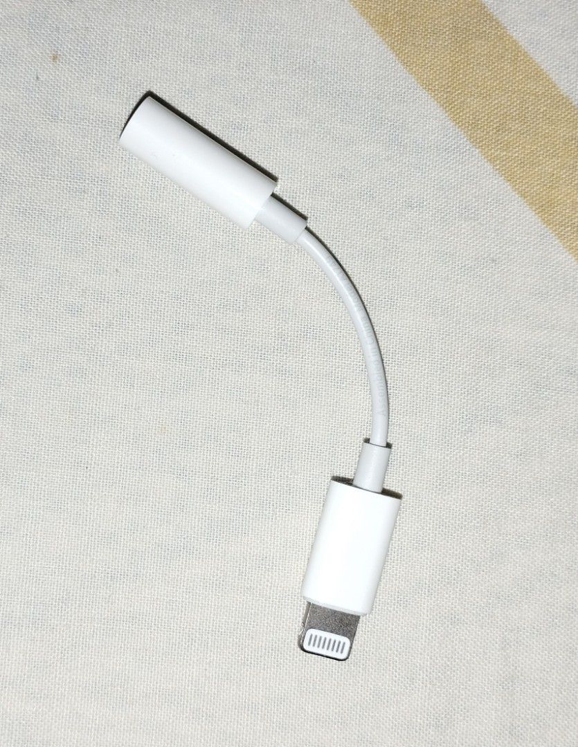 Apple Lightning to 3.5 mm Headphone Jack Adapter (Category: Cables & Adaptors) located in Paranaque City. Submitted by steffclara (Listing ID 1227491822, Image 1). Description: .