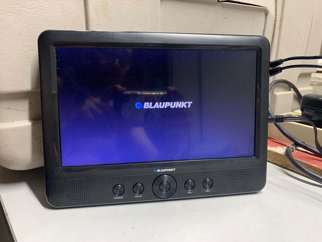 Blaupunkt Portable DVD/CD Player with 10" Wide Screen & Remote, Hobbies