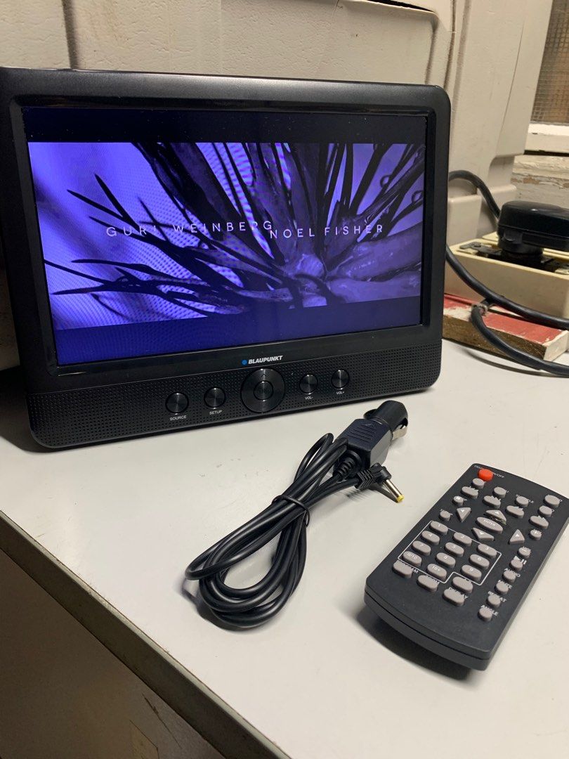 Blaupunkt Portable DVD/CD Player with 10" Wide Screen & Remote, Hobbies