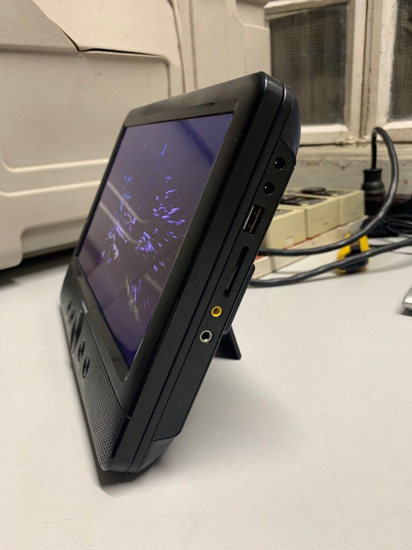 Blaupunkt Portable DVD/CD Player with 10" Wide Screen & Remote, Hobbies