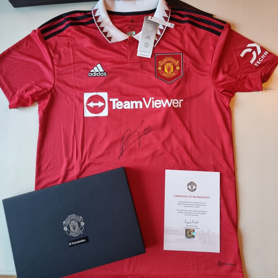 Bruno Fernandes Manchester United Autographed 2021-22 Home Jersey