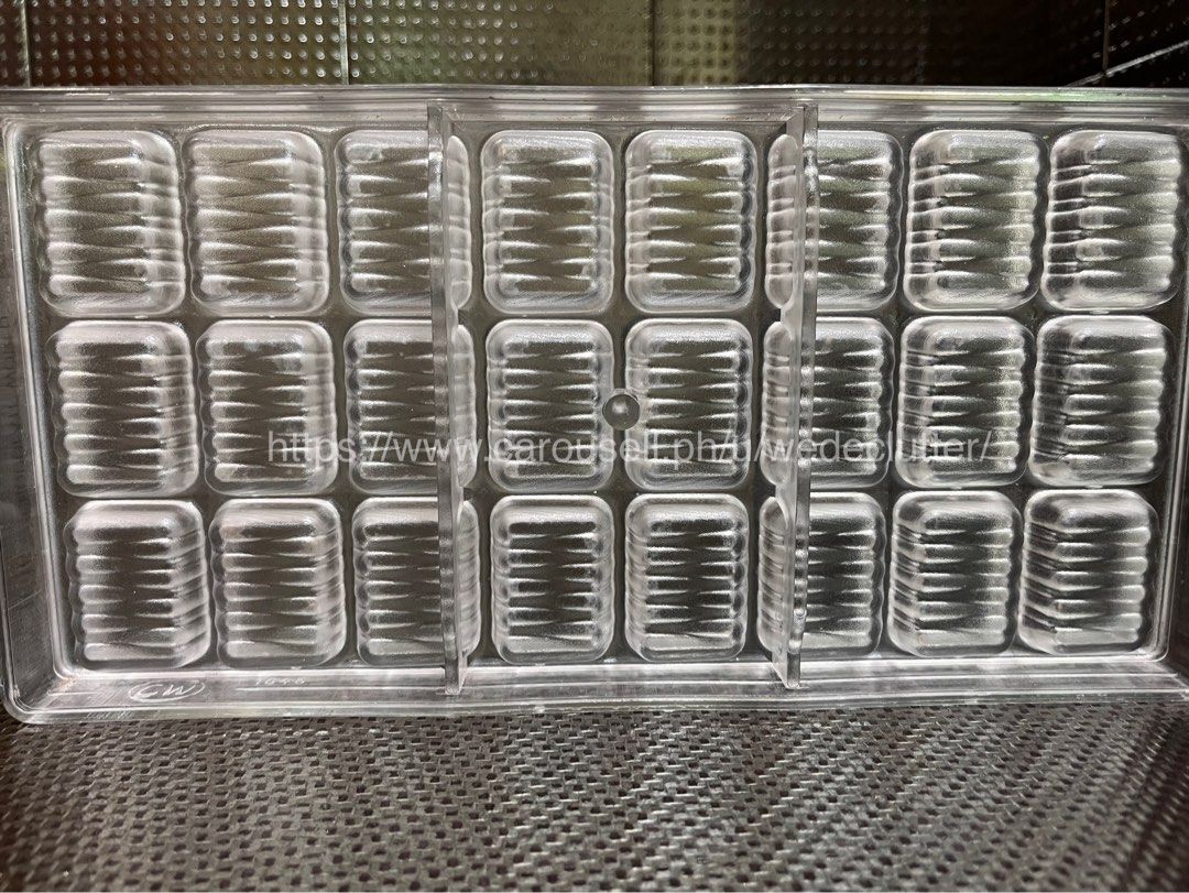 Chocolate World Mould CW1646 (Category: Bakeware) located in Quezon City. Submitted by wedeclutter (Listing ID 1227423080, Image 1). Description: Brand: Chocolate World No rush shipping Sf c/o buyer.
