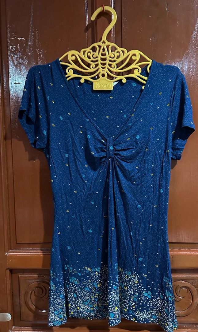 DEBENHAMS ROCHA JOHN COLLECTION BLOUSE (Category: Blouses) located in Mandaluyong City. Submitted by peanutsola (Listing ID 1227515185, Image 1). Description: Used but well kept IMPORTED UK BRAND L - 32 W - 30 .