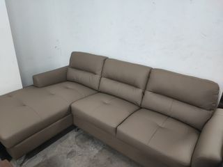 (Category: ) located in . Submitted by furnitureplatformsg88 (Listing ID 1227449228, Image 1). Description: .
