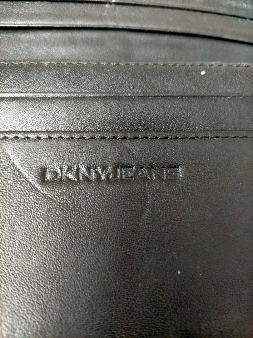 DKNY long wallet (Category: Luxury Bags & Wallets) located in Quezon City. Submitted by jonathan_ilog18 (Listing ID 1227453486, Image 3). Description: pure leather original.