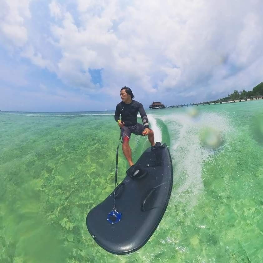 Stand up store electric surfboard